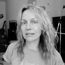 Sandra Selig's Instagram, Twitter & Facebook