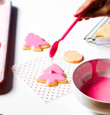 Others take the baking project very seriously and meticulously decorate each cookie to look perfect. Pretty Party Basics Tips Tricks To Decorate A Sugar Cookie Like A Pro Sweet Lulu Blog