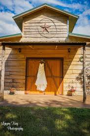 Outdoor Rustic Barn Wedding Venue East Texas Wedding Dress On Barn Doors Willow Creek Ranch East Texas Wedding Venues Rustic Barn Wedding Barn Wedding Venue
