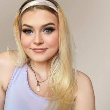 Kaitlin Melvin's Instagram, Twitter & Facebook