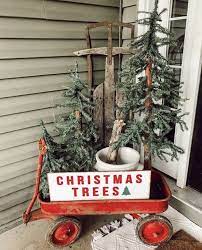97 Farmhouse Christmas Decor Ideas For Your Home Chaylor Mads Christmas Decorations Diy Outdoor Front Porch Christmas Decor Christmas Decorations Rustic