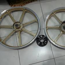 Setiap tahun produsen otomotif dunia selalu mengeluarkan produk anyar atau paling tidak melakukan penyegaran. Sport Rim Motor Siap Hub Motorbikes On Carousell