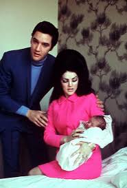 Tom shakespeare, who's a famous doctor, expressed his worries about people urge to alter their bodies. Die Enkelin Von Elvis Presley Ist Bereits Erwachsen Und Sieht Priscilla Presley Sehr Ahnlich