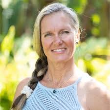 Ashley Reddington's Instagram, Twitter & Facebook