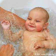 Insofern kann eine gute baby badewanne den prozess des badens deutlich vereinfachen. Babybadewanne Alle Infos Zum Baby Baden Kidsgo