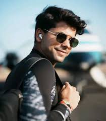 Out fit tere jo kamal sureya....