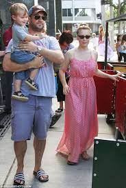 I'm so happy for alyssa!! Big Huge Happy News Alyssa Milano 41 Announces She Is Expecting Second Child With Husband David Bugliari Daily Mail Online