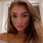 Chloe Knoll's Instagram, Twitter & Facebook