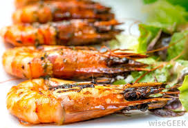 1 1/2 to 3 small bread or crackers per person What Are The Best Tips For Making Shrimp Cocktail