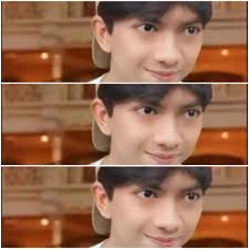 Bagi Bagi Foto Arthur Love Academy Megang Hp