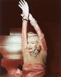 Norma jeane mortenson), в крещении — но́рма джин бе́йкер (англ. Marilyn Monroe Baroda Diamond History How Marilyn Monroe Made Diamonds Famous