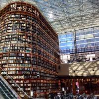 The 2.500 sm building holds over. ë³„ë§ˆë‹¹ ë„ì„œê´€ Bibliothek In ê°•ë‚¨êµ¬