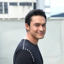 Beberapa ruang hadir dengan furnitur yang minimalis dan diberi sentuhan warna bold. Indra Bruggman Bantah Sudah Menikah News Entertainment Fimela Com