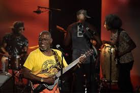 Jacob desvarieux (à gauche), jocelyne beroard (au centre) et georges decimus lors d'un concert de kassav' (en référence à la cassave, une galette de manioc) est fondé en 1979 par des artistes. Rlb4n1wicgxrjm