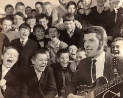 Liverpudlian o'connor, had parkinson's for about 14 years, rose to fame on tv show opportunity knocks, which he won a whopping three times. Euhb3yldfdo0hm