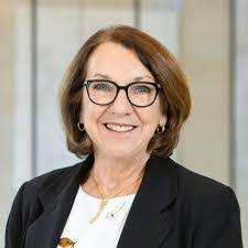 Stephanie Mapp's Instagram, Twitter & Facebook