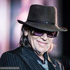 Nicht weil udo lindenberg von der ängstlichen art wäre, vielmehr weil er ein getriebener ist, ein überzeugungstäter, der seine kunst lebt. Udo Lindenberg Telecharger Et Ecouter Les Albums