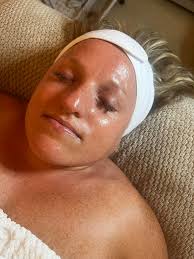 Hi everyone! I'm the owner of Meraki Beauty Co. located in Sage Elite  Studios in Kildeer. I am a local esthetician. I focus