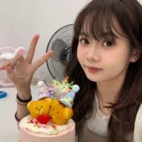 30+ profilů „Eva Yau“