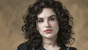 Kéfera Buchmann é processada em R$ 80 mil por ex-funcionária