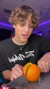 I made an orange blue #orange #foryou #foryoupage #greenscreenvideo