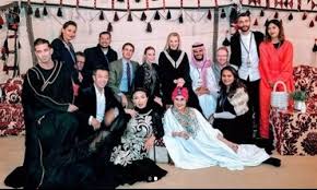 اليوم، أصبح عمر الشريف المتحدث الوطني باسم جمعية glaad التي ترمي إلى تحسين صورة المثليين. Ø­ÙÙŠØ¯ Ø¹Ù…Ø± Ø§Ù„Ø´Ø±ÙŠÙ ÙŠÙ†Ø´Ø± ØµÙˆØ±Ù‡ Ù…Ù† Ø§Ù„Ø³Ø¹ÙˆØ¯ÙŠØ©