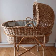 Très beau travail du rotin. Rotin Calin