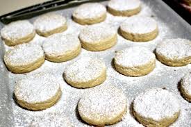 This spanish christmas dessert is traditionally eaten on the 6th of january. Polvorones De Limon Traditional Spanish Christmas Cookies