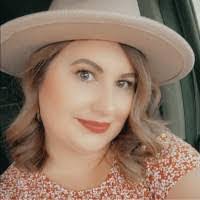 Stephanie Applegate's Instagram, Twitter & Facebook