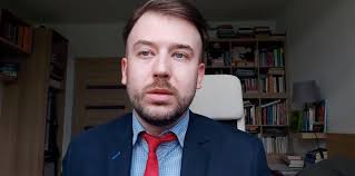 Podczas uroczystej gali, na której przyznano mu nagrodę, poprosił na scenę swoją rodzinę i partnera życiowego. P Staron To Co Wydarzylo Sie W Obszarze Edukacji To Cos Przerazajacego Esopot Pl