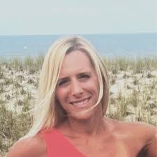 Lindsay Lantz's Instagram, Twitter & Facebook