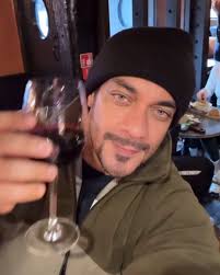 Are Tripti Dimri and her rumoured boyfriend Salim Merchant vacationing  together in Cotswold ?? : r/BollyBlindsNGossip