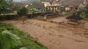 Banjir menjadi hal biasa buat masyarakat indonesia. Banjir Penyebab Dampak Dan Cara Mengatasi Jagad Id