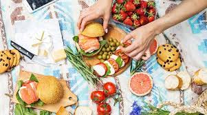 Specious etymologies seem to be all the rage of late, and a dubious claim about the origin of the word 'picnic' fits that trend. Picknick Rezepte Ideen Checkliste Was Mitnehmen Hausbrot