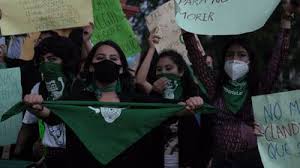 Al ser el segundo estado más poblado después de la cdmx, con esta decisión veracruz formaba parte de los siete estados mexicanos que, en medio de la presión de los feminismos, en los últimos dos años habían rechazado la despenalización del aborto en el país. Iglesia Se Resiste Al Aborto Legal En Veracruz Llama A Medicos A No Practicarlos El Financiero