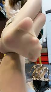 Get Hooked by Chinese Femdom Cuckold Stories