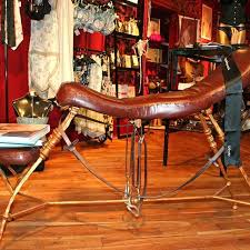 The sole species, lodoicea maldivica, is endemic to the islands of praslin and curieuse in the seychelles. Falke