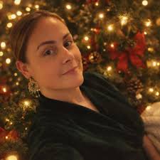 Merry Christmas my lovely lot! Here's to another fabulous year of  collaborations, connections and self expression 💗🎄 keep your eye out for  exciting events coming up in the new year 👀 I