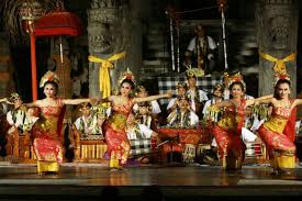 Pendet is a traditional dance from bali, indonesia, in which floral offerings are made to purify . Sejarah Tari Pendet Backpacker Jakarta