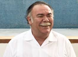 Jesús Ochoa: la verdad detrás de sus fotos como limpiaparabrisas en las  calles de México