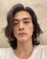 A man hides his cruel past and changes his identity while his detective wife tracks down his past. Kim Jin Woo Flower Of Evil