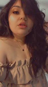 Anais Reynoso's Instagram, Twitter & Facebook