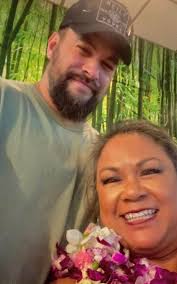 Jason is very relaxed in the tub with glass of wine. I think he needs a  refill.🍷