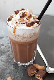 Snickers Frappe With Chocolate Peanut And Caramel Mugcakesmores Recette Cafe Frappe Alimentation