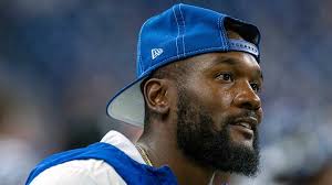 Shaq Leonard Shared a Special Moment With Colts Fans During Sunday's Game  vs. Bucs