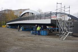 This allows carrousel and sideway movements. Brucke Mit Spmt Eingefahren Felbermayr