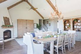 A farmhouse dining room for color lovers 10 photos. Fixer Upper S Best Dining Rooms And Dining Spaces Fixer Upper Welcome Home With Chip And Joanna Gaines Hgtv