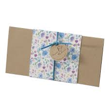 Einladungskarten für ihre hochzeit finden sie günstig in großer auswahl bei uns. Einladungskarte Mit Banderole Inkl Blutenmuster Anhangekarten Hochzeitskarten Hochzeitseinladungskarten Einladungskarten Mit Herzen Alle Karten De