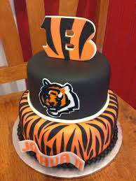 Football Birthday Cakes For 11 Year Old Boy Sugar Love Cake Design Cincinnati Bengals Cake Cincinnati Bengals Bengals Bengals Football