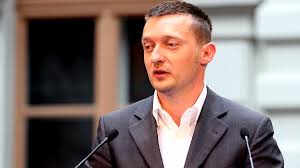 Itt van például szopkó tibi alpolgi; Osszeallt Rogan Antal Stabja Hir Ma